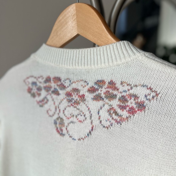 D'Allairds Vintage White Cardigan with Beautiful Embroidery - Picture 12 of 12